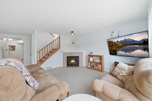 62 new brighton CIR SE, Calgary, AB T2Z4B3