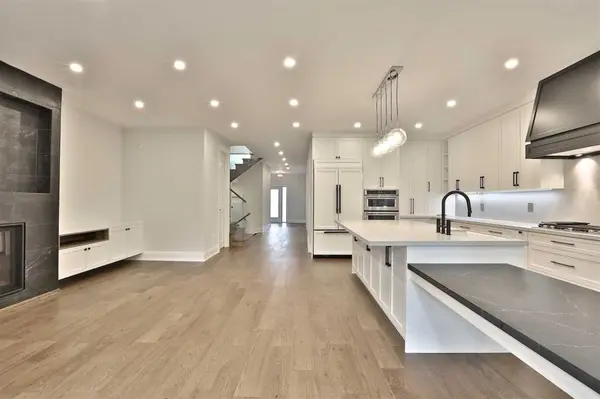 117 Peckham AVE, Toronto C07, ON M2R 2V4