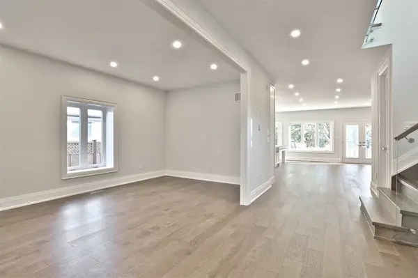 117 Peckham AVE, Toronto C07, ON M2R 2V4