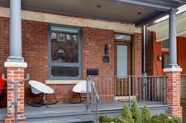 221 Crawford ST, Toronto C01, ON M6J 2V5