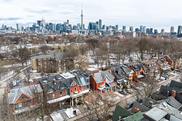 221 Crawford ST, Toronto C01, ON M6J 2V5