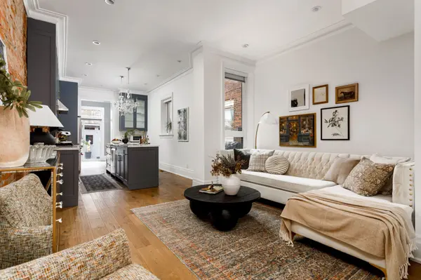 221 Crawford ST, Toronto C01, ON M6J 2V5