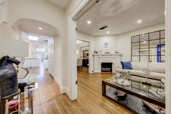 34 Haddon ST, Toronto C04, ON M5M 3M9