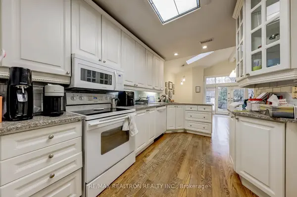 34 Haddon ST, Toronto C04, ON M5M 3M9