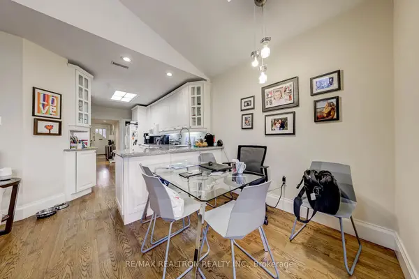 34 Haddon ST, Toronto C04, ON M5M 3M9