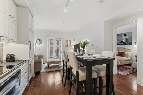 22 Leader LN #339, Toronto C08, ON M5E 0B2