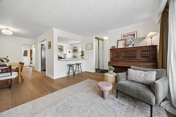 16 Ravenrock CT, Toronto C13, ON M3A 2Y9