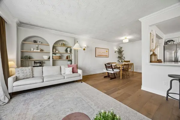 16 Ravenrock CT, Toronto C13, ON M3A 2Y9