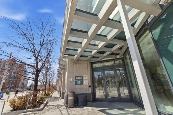 600 Fleet ST #823, Toronto C01, ON M5V 1B7