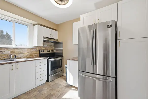 428 Lesabre ST, Oshawa, ON L1K 1E4