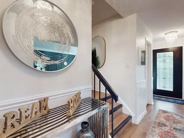 411 Rosedale DR, Whitby, ON L1N 1Z5