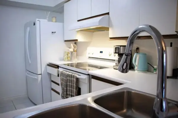 4 Park Vista DR #1212, Toronto E03, ON M4B 3M8