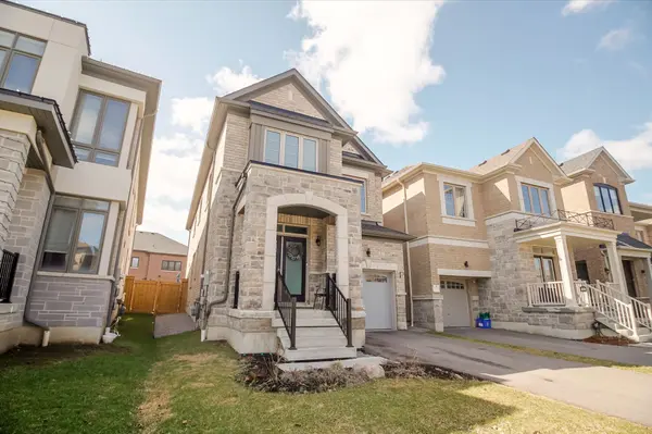 27 Ogston CRES, Whitby, ON L1P 0H3