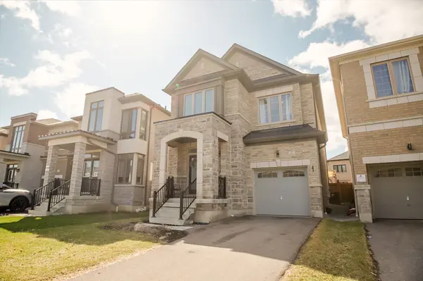 27 Ogston CRES, Whitby, ON L1P 0H3