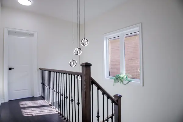 27 Ogston CRES, Whitby, ON L1P 0H3