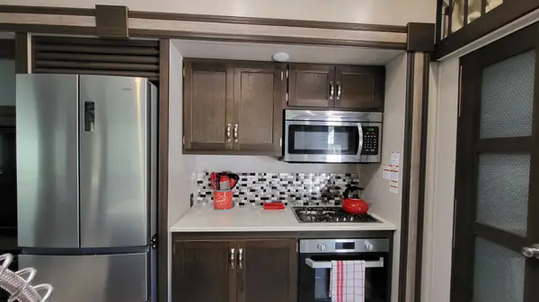 69 Horseshoe CIR, Georgina, ON L0E 1N0