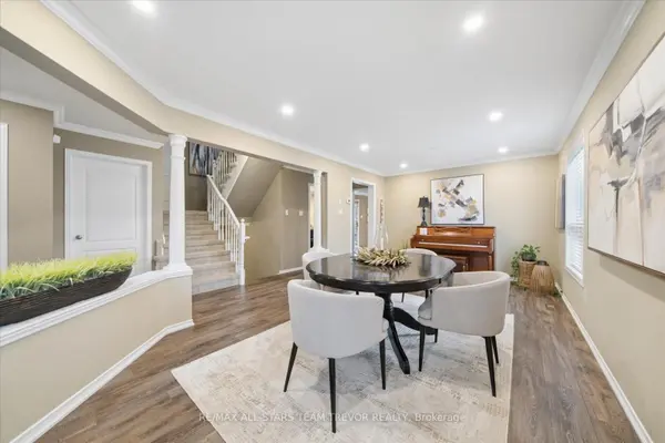 6 Joliette PL, Georgina, ON L4P 3Y9