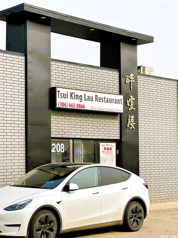 208 H AVENUE N, Saskatoon, SK S7L 6B6