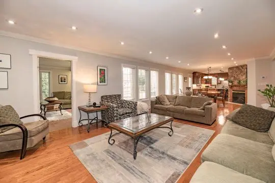 202 Radley RD, Mississauga, ON L5G 2R7