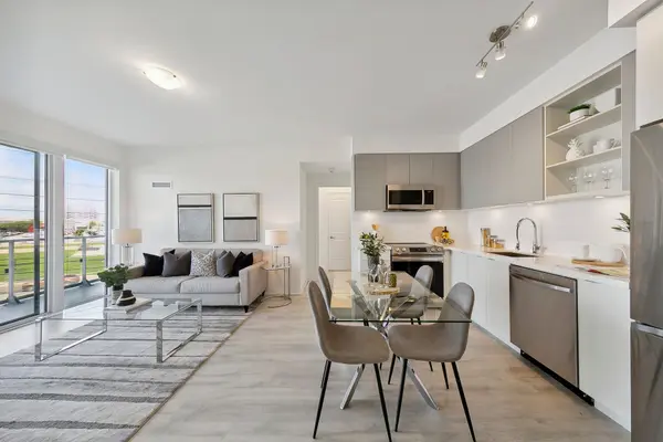 4655 Metcalfe AVE #302, Mississauga, ON L5M 0Z7