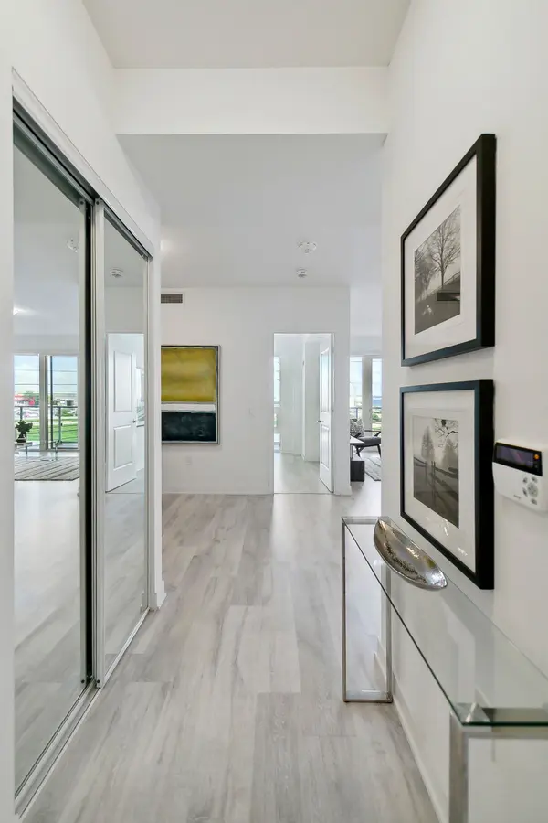 4655 Metcalfe AVE #302, Mississauga, ON L5M 0Z7