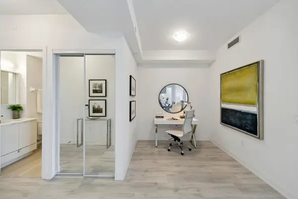 4655 Metcalfe AVE #302, Mississauga, ON L5M 0Z7