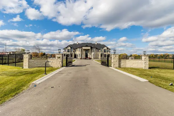 27 Morris CT, Brampton, ON L6P 0G7