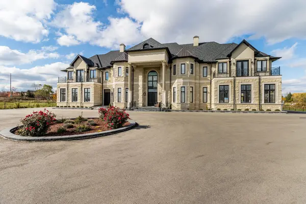 27 Morris CT, Brampton, ON L6P 0G7