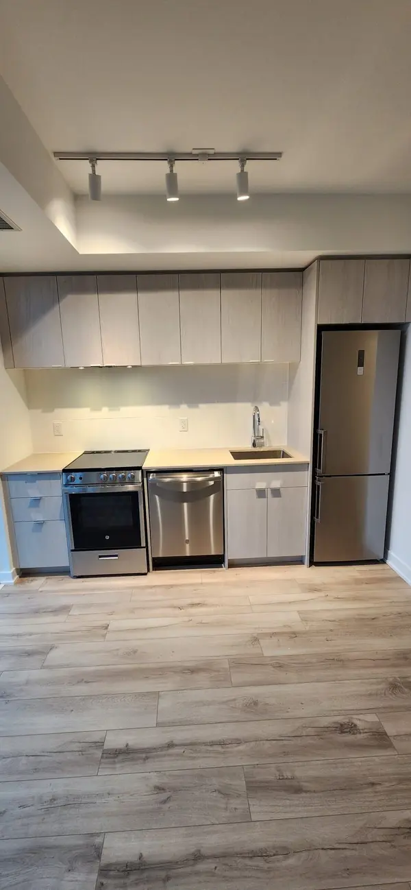 1660 Bloor ST W #1008, Toronto W02, ON M6P 1A8