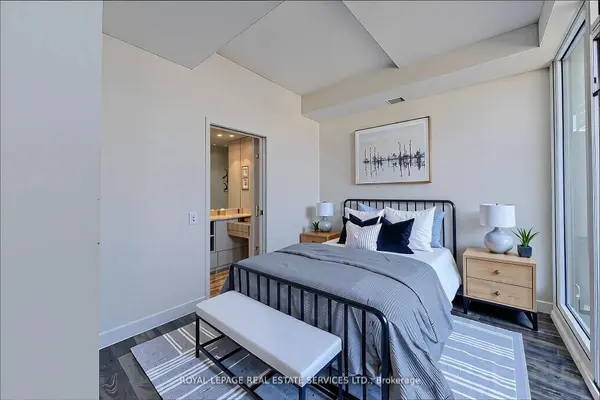 3900 Confederation Pkwy #4203, Mississauga, ON L5B 0M3