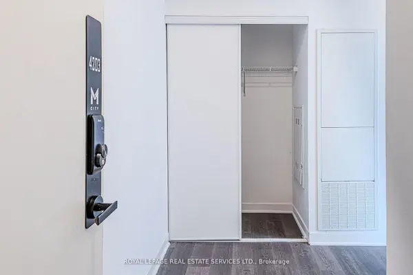 3900 Confederation Pkwy #4203, Mississauga, ON L5B 0M3