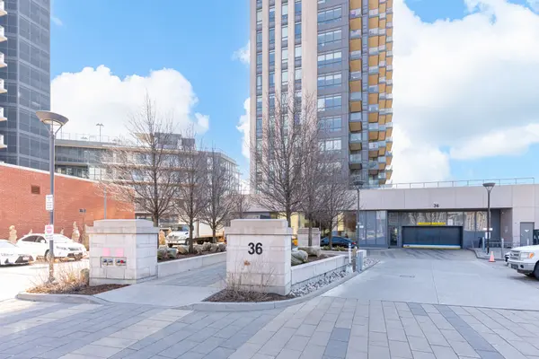 36 Park Lawn RD #203, Toronto W06, ON M8V 0E5