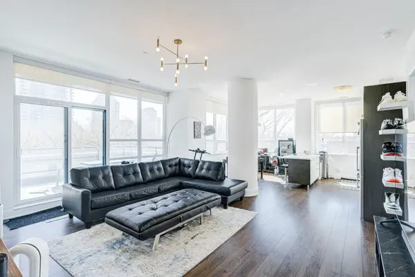 36 Park Lawn RD #203, Toronto W06, ON M8V 0E5