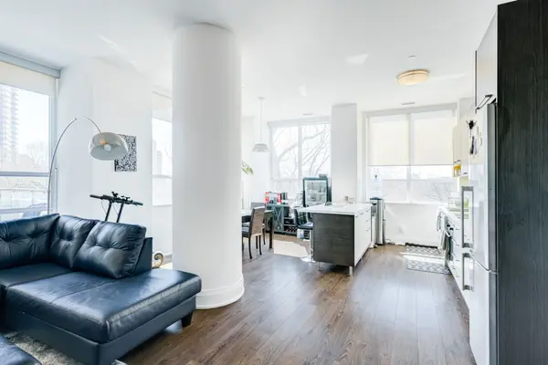 36 Park Lawn RD #203, Toronto W06, ON M8V 0E5