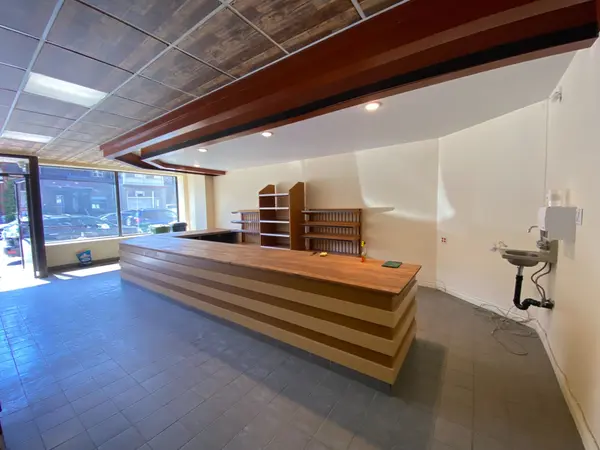 2182 Dundas ST, Toronto W01, ON M6R 1X3