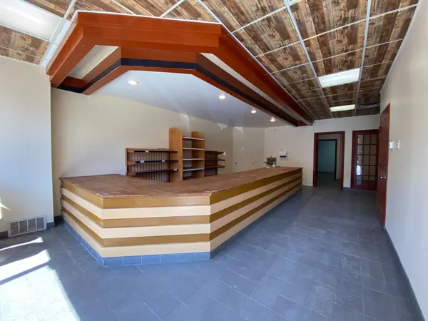 2182 Dundas ST, Toronto W01, ON M6R 1X3