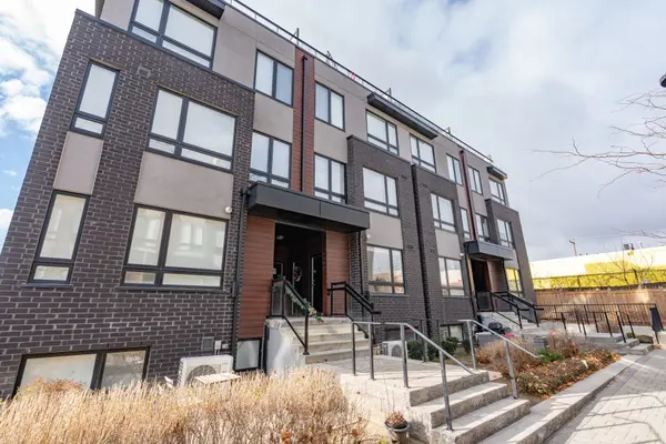 1150 Briar Hill AVE #202, Toronto W04, ON M6B 0A9