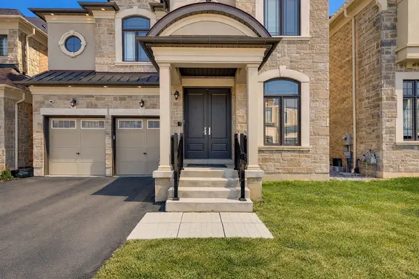1252 Queens Plate RD, Oakville, ON L6M 5M2