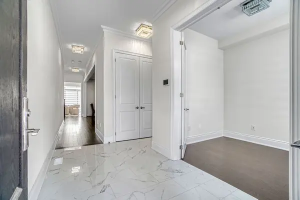 1252 Queens Plate RD, Oakville, ON L6M 5M2