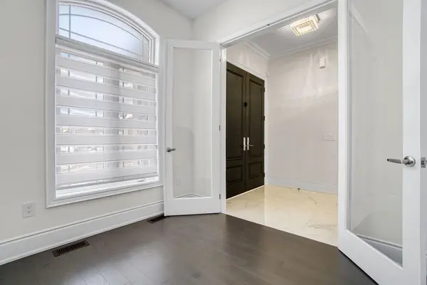 1252 Queens Plate RD, Oakville, ON L6M 5M2