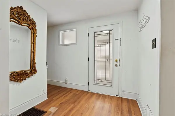 5292 Bridge ST, Niagara Falls, ON L2E 2T3