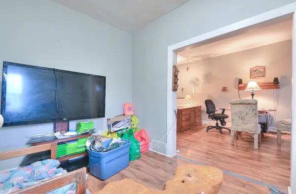 6 Iron ST, Welland, ON L3B 3M4