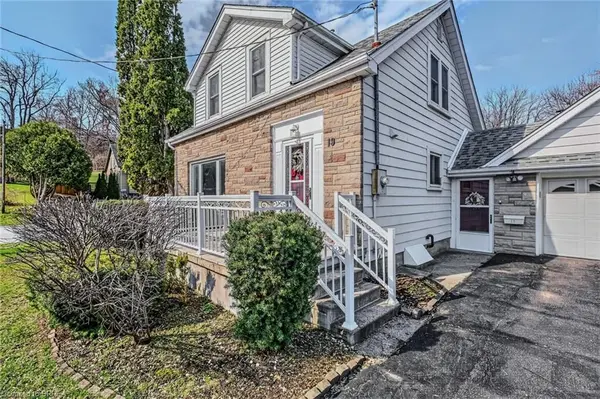 19 Lyndsay ST, Brantford, ON N3T 2C5