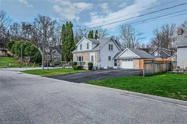 19 Lyndsay ST, Brantford, ON N3T 2C5