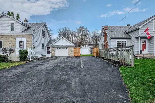 19 Lyndsay ST, Brantford, ON N3T 2C5