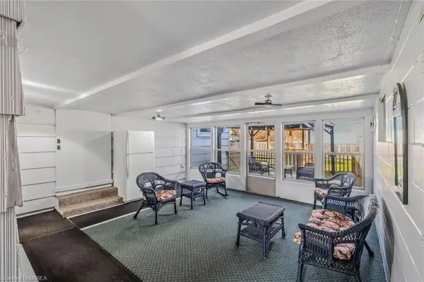 19 Lyndsay ST, Brantford, ON N3T 2C5