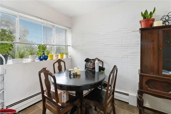 1174 Hamilton RD E #201, London East, ON N5W 1A9