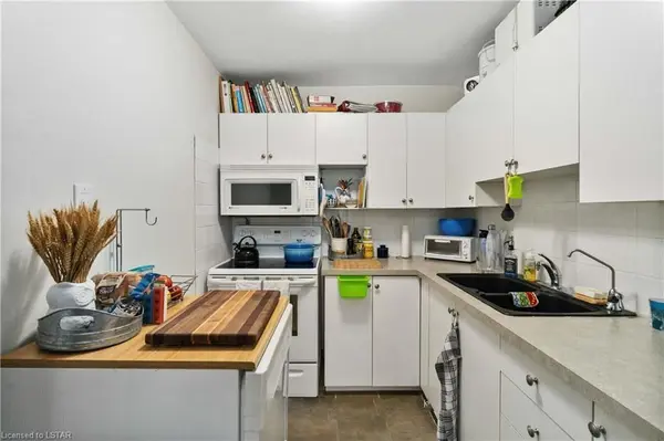 1174 Hamilton RD E #201, London East, ON N5W 1A9