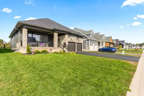 232 Snowberry LN, Georgian Bluffs, ON N0H 1S0