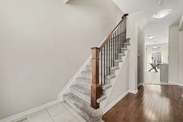 450 Ashbourne CRES, Barrhaven, ON K2J 0P5